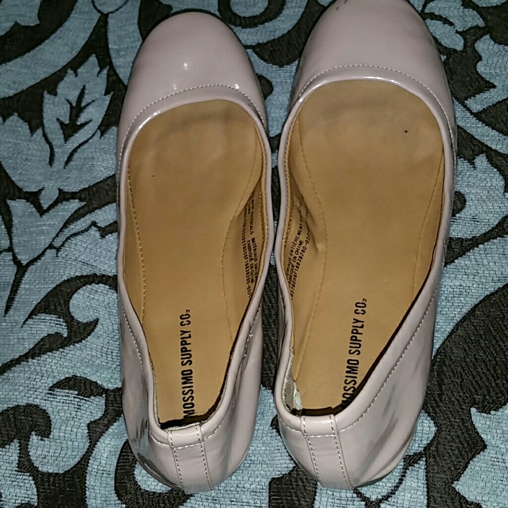 Mossimo flats - Picture 2 of 3